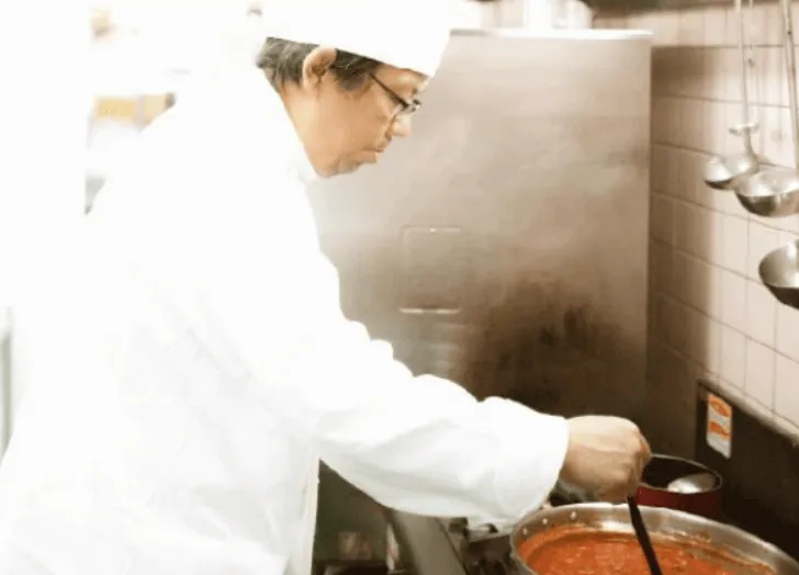 料理長の河原利昭シェフ